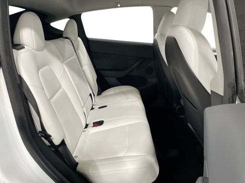 Certified 2023 Tesla Model Y Long Range AWD/4WD image 11