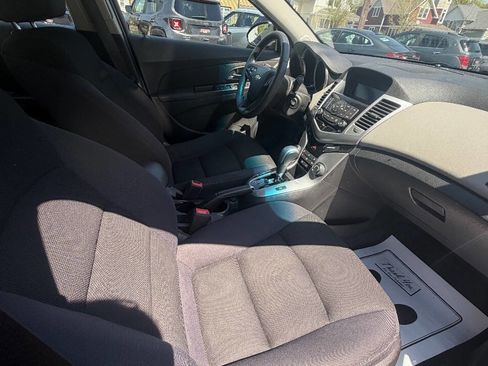 Used 2016 Chevrolet Cruze LT FWD image 25