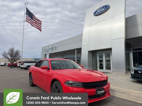 Used 2019 Dodge Charger SXT image 1