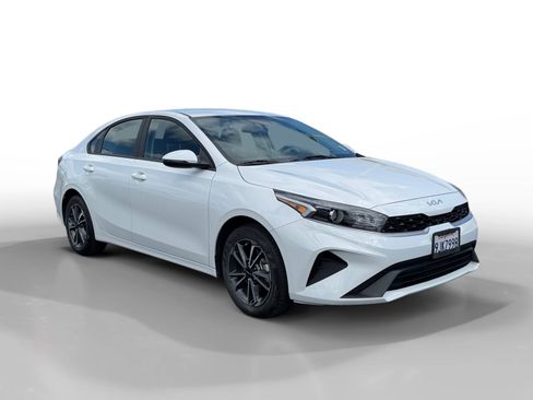 Used 2023 Kia Forte LXS w/ LXS Technology Package FWD image 7