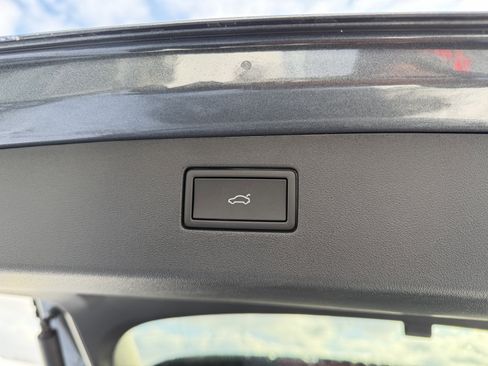 New 2026 Volkswagen Tiguan SE image 26