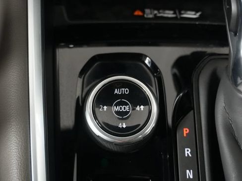 Used 2026 Chevrolet Colorado ZR2 w/ Technology Package AWD/4WD image 18
