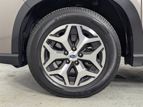 Used 2023 Subaru Forester Premium image 9