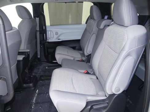 Used 2025 Toyota Sienna LE image 22