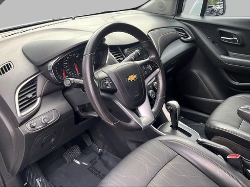 Used 2019 Chevrolet Trax LT w/ LT Convenience Package FWD image 18