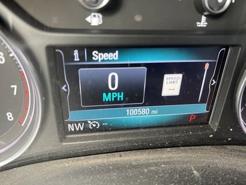 Used 2018 Buick Enclave Essence image 8