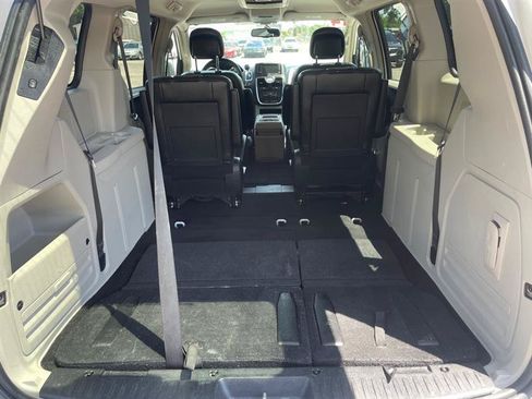 Used 2014 Chrysler Town & Country Touring FWD image 17