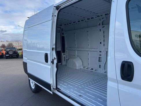 Used 2025 RAM ProMaster 2500 w/ Storage Group image 8