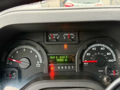 Used 2013 Ford E-250 and Econoline 250 w/ Exterior Upgrade Pkg image 2