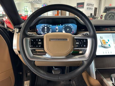 Used 2025 Land Rover Range Rover SE AWD/4WD image 16