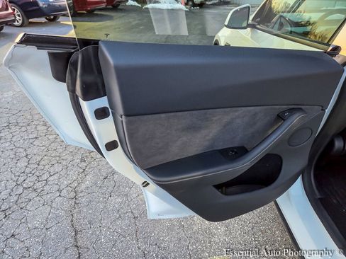 Used 2023 Tesla Model Y Long Range image 28