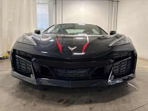 Used 2023 Chevrolet Corvette Z06 w/ Chrome Exterior Badge Package RWD image 2