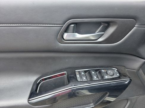 Used 2022 Nissan Pathfinder SV AWD/4WD image 20