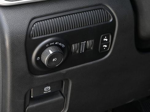 Used 2023 Jeep Wagoneer L Series II w/ Premium Group I image 32