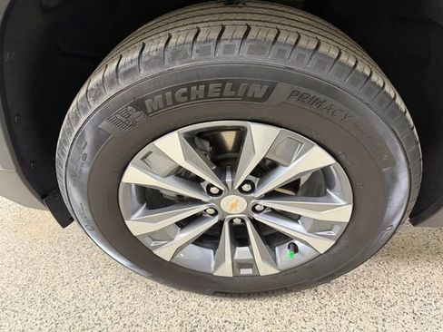 Used 2025 Chevrolet Equinox LT w/ Convenience Package II AWD/4WD image 9