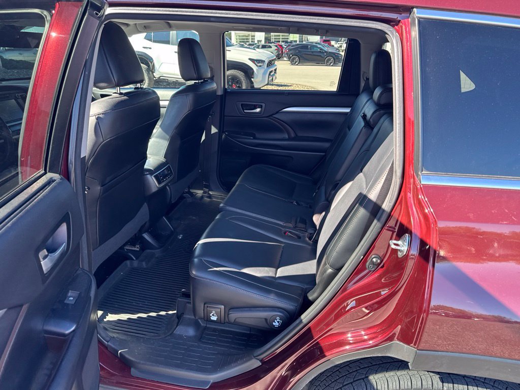Used 2017 Toyota Highlander XLE AWD/4WD image 7