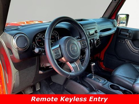 Used 2018 Jeep Wrangler Unlimited Sahara AWD/4WD image 16