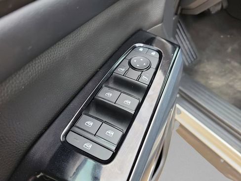 Used 2025 Nissan Pathfinder SL image 13