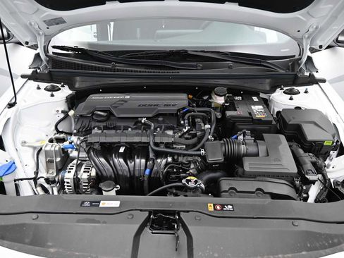 Used 2025 Hyundai Elantra Sport image 18