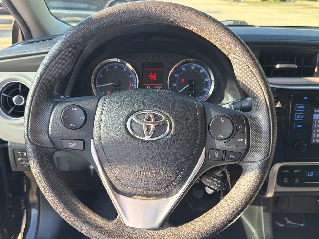 Used 2018 Toyota Corolla LE FWD image 13