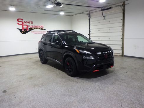 Used 2025 Nissan Rogue SV w/ Rock Creek Premium Package AWD/4WD image 5