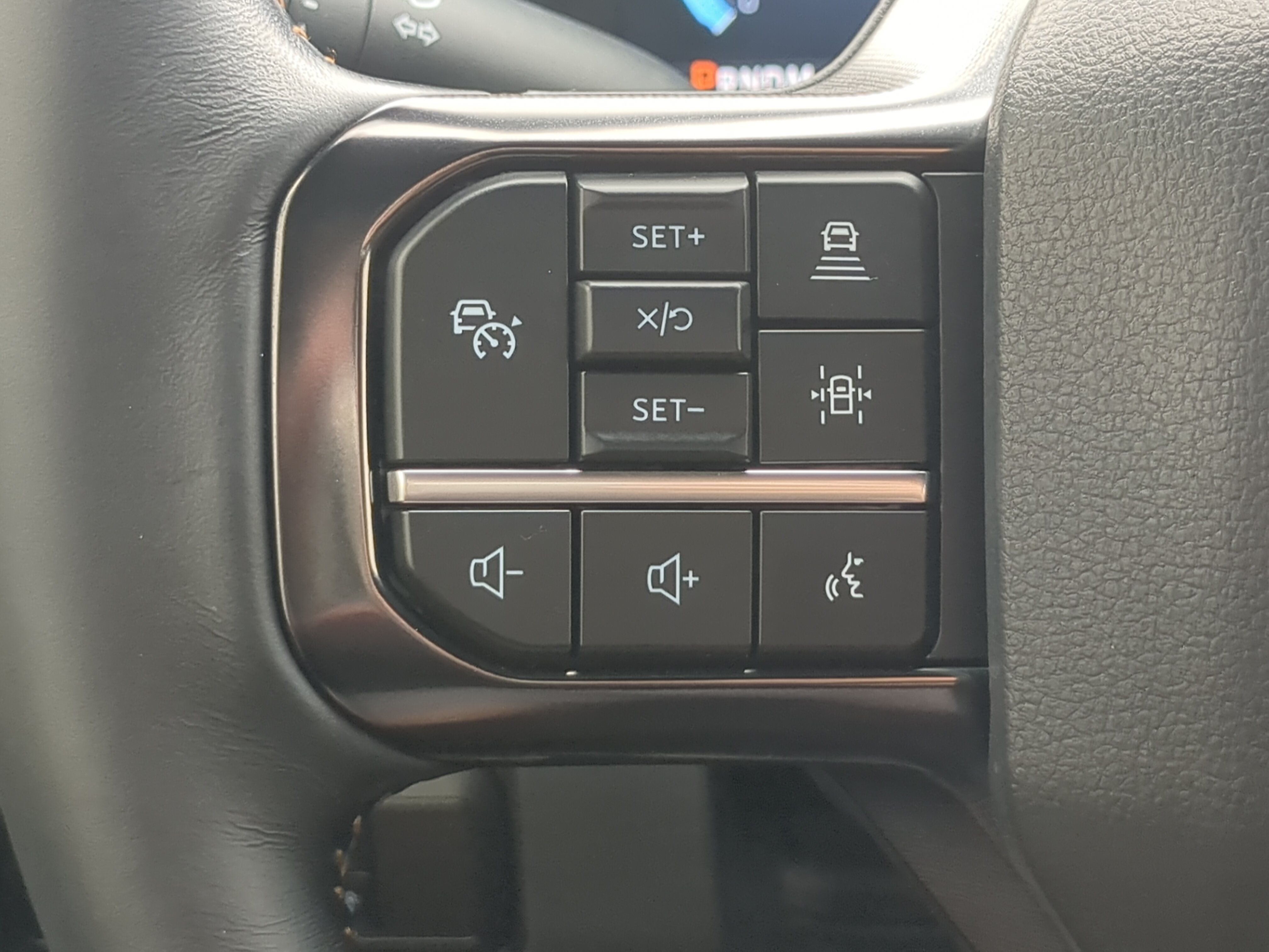 Used 2024 Ford F350 Platinum w/ Tremor Off-Road Package AWD/4WD image 24