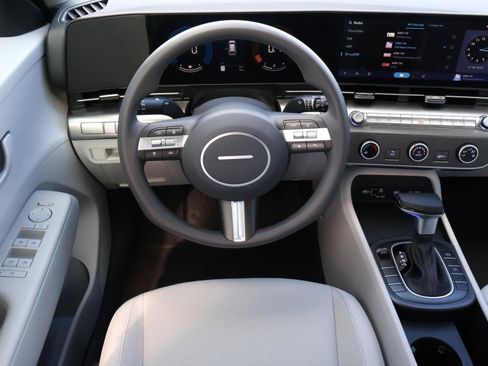 Certified 2026 Hyundai Kona SE image 9