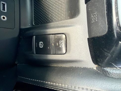 Used 2020 Nissan Rogue SV AWD/4WD image 25