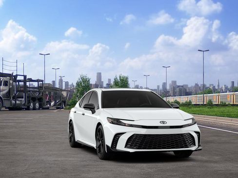 New 2026 Toyota Camry Hybrid FWD image 16