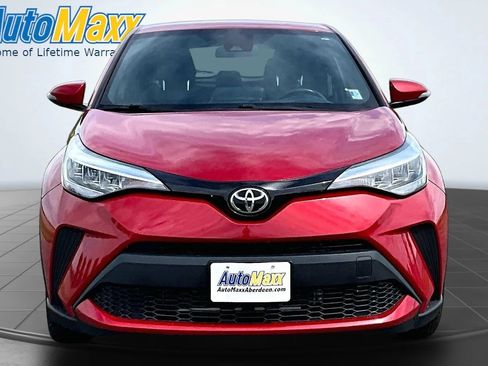 Used 2021 Toyota C-HR XLE FWD image 2