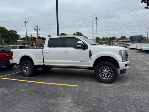 Used 2017 Ford F250 Platinum w/ Platinum Ultimate Package AWD/4WD image 2