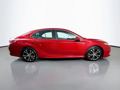 Used 2020 Toyota Camry SE image 9
