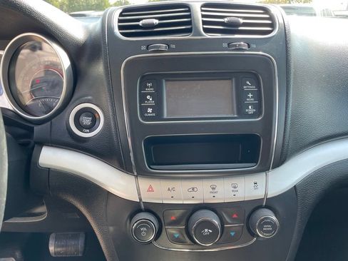 Used 2018 Dodge Journey SE w/ Popular Equipment Group FWD image 11