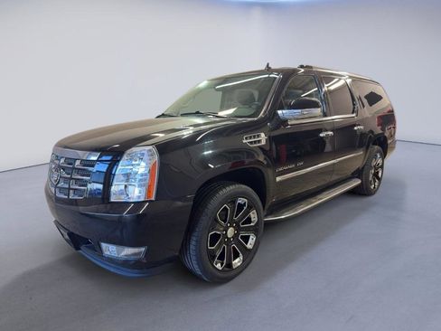 Used 2013 Cadillac Escalade ESV Luxury AWD/4WD image 3