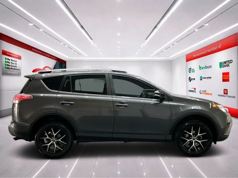 Used 2017 Toyota RAV4 SE image 9