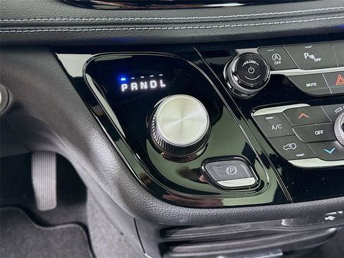 New 2026 Chrysler Pacifica Select image 18