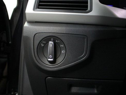 Used 2022 Volkswagen Atlas Cross Sport SE image 9