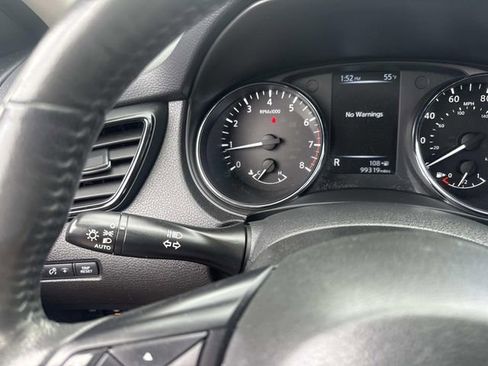 Used 2017 Nissan Rogue SV image 35