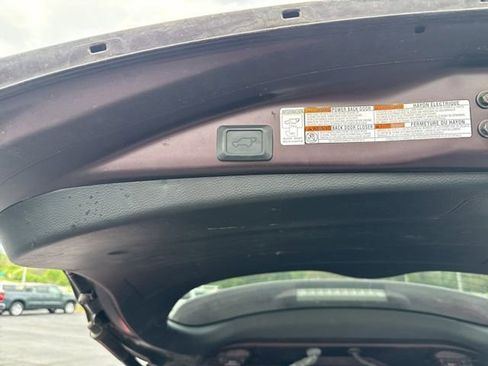 Used 2018 Toyota RAV4 XLE AWD/4WD image 29