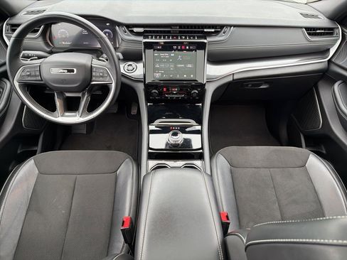 Used 2022 Jeep Grand Cherokee Altitude image 23