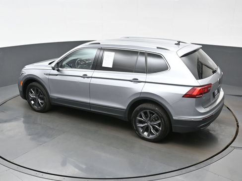 Used 2022 Volkswagen Tiguan SE AWD/4WD image 35