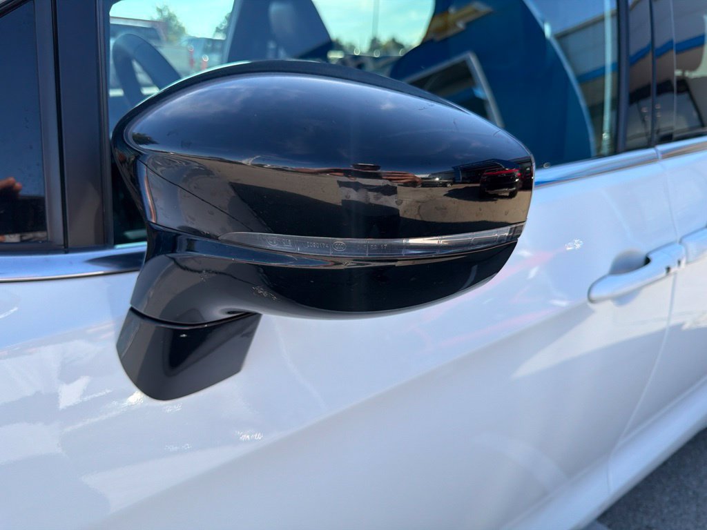 Used 2025 Chrysler Pacifica Select FWD image 10