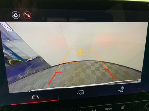 Used 2025 GMC Canyon Elevation w/ Convenience Package image 7