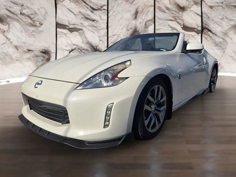 Used 2013 Nissan 370Z Roadster image 4
