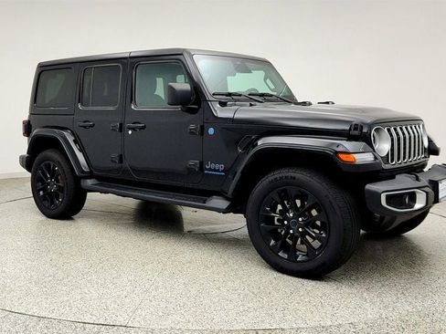 Used 2025 Jeep Wrangler Unlimited Sahara AWD/4WD image 3