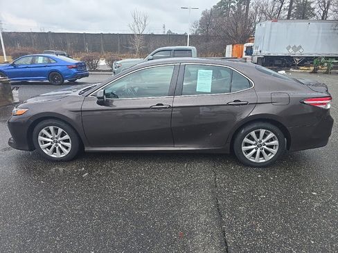 Used 2020 Toyota Camry LE image 8
