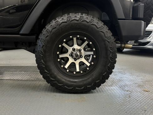 Used 2015 Jeep Wrangler Unlimited Rubicon w/ Dual Top Group AWD/4WD image 13