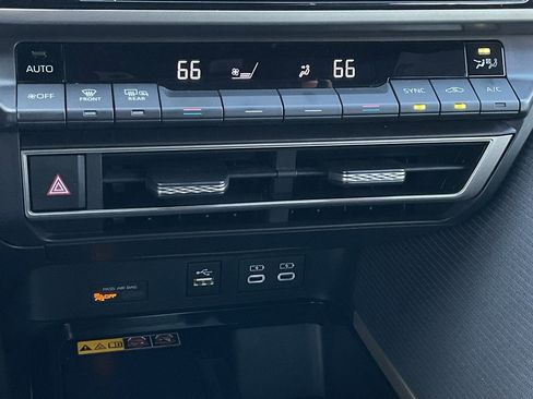 Used 2025 Toyota Camry SE image 33