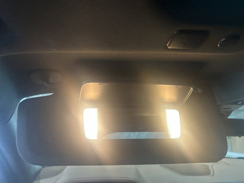 Used 2022 Chevrolet Suburban Premier image 32