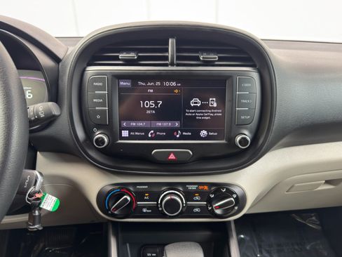 Used 2023 Kia Soul LX w/ LX Technology Package FWD image 21